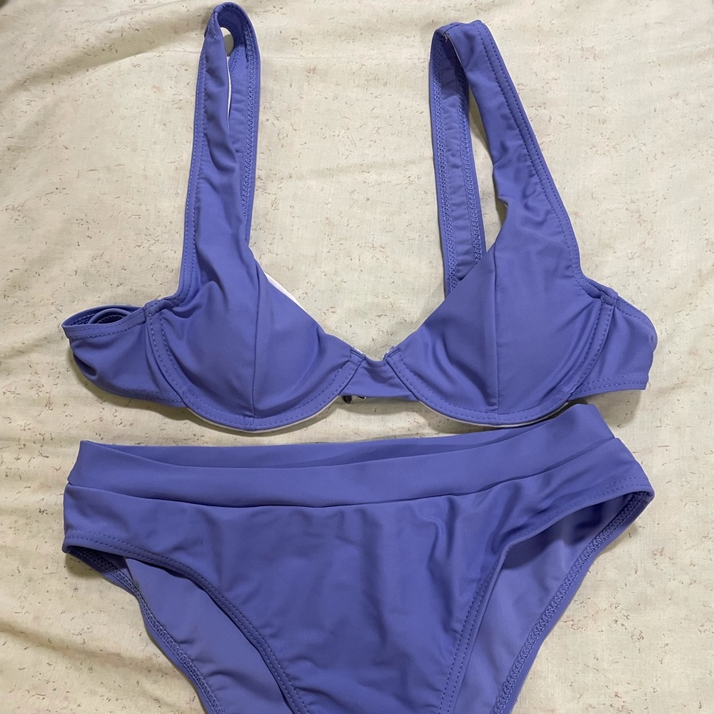 Bikini - Picture 2 of 2